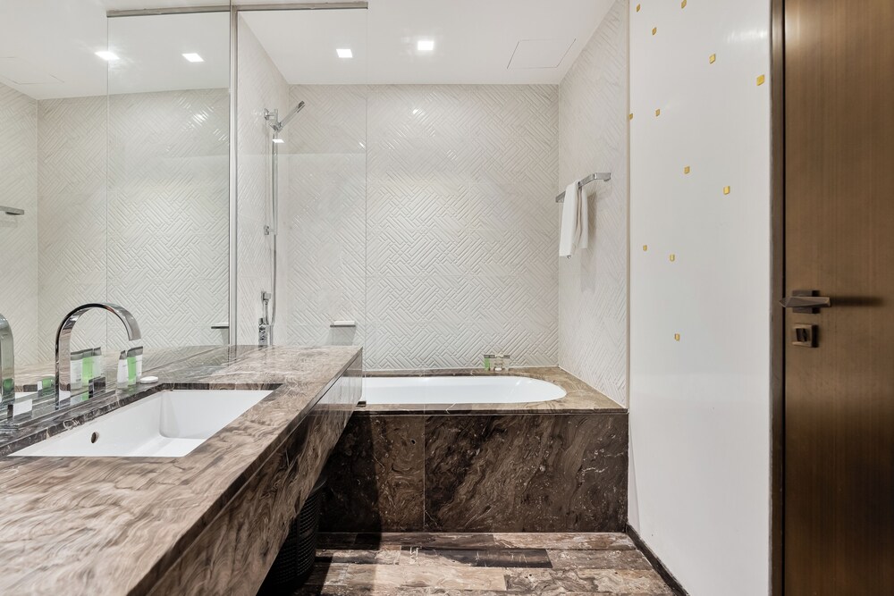 High End Luxury Stay with Full Palm Jumeirah View