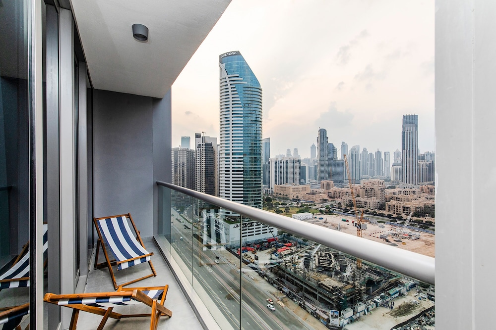 Premium 3BR with Full Burj Khalifa view