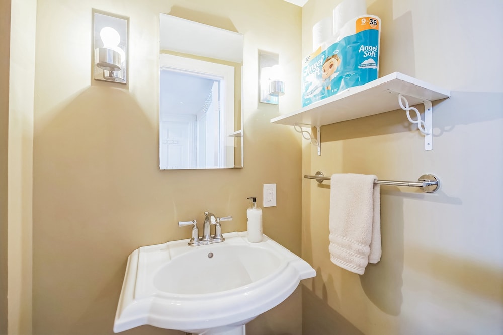 Peaceful Retreat With Scenic Surroundings 4 Bedroom Home