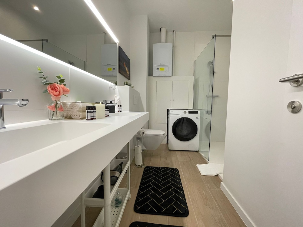 One Lux Stay Near Antwerp Central - 2 Bedroom 1 5 Bathroom