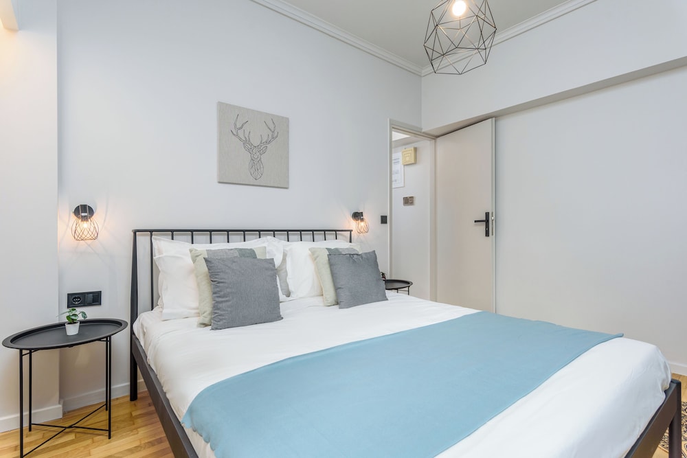 Zeus 2-Bedroom Apt with Acropolis View