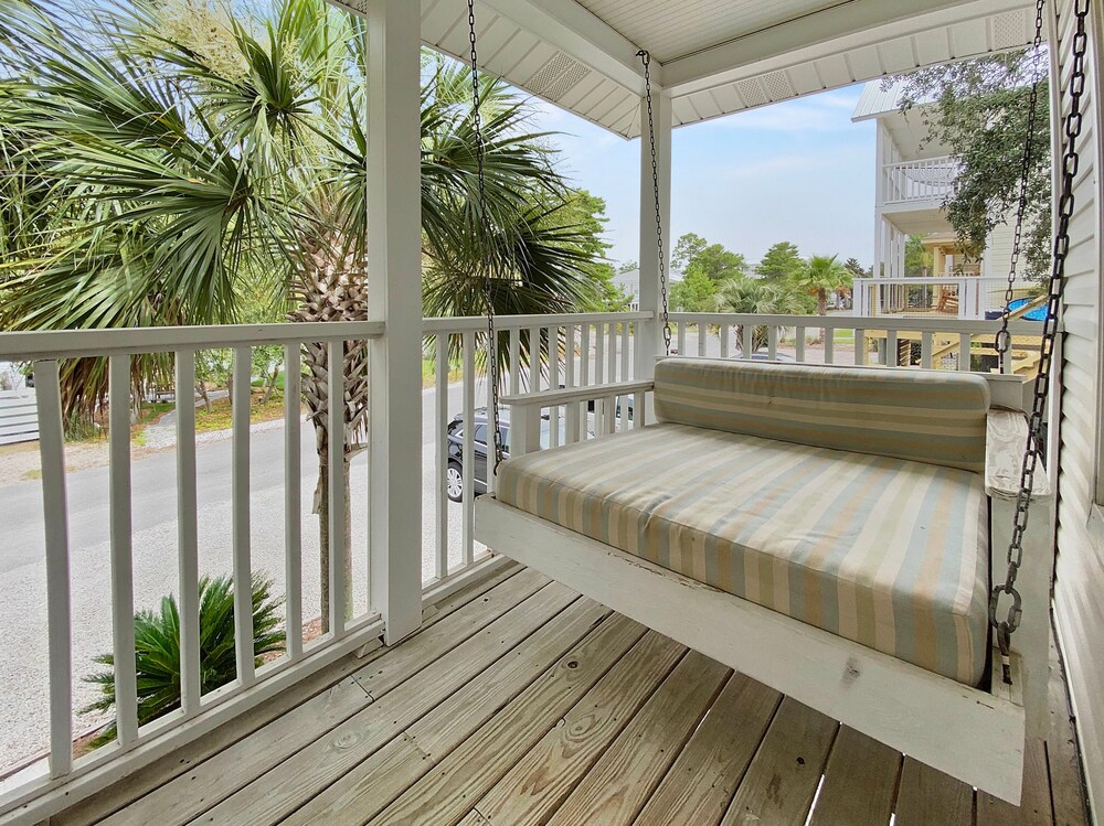Sandy Toes 2 Bedroom Home by RedAwning view 5