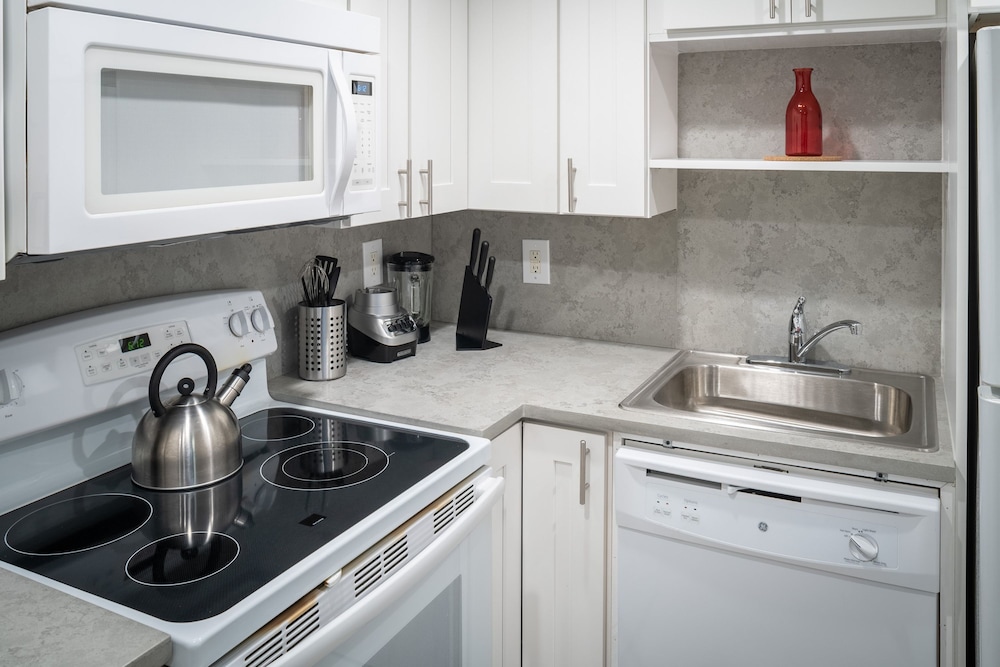 Walk to Wilton Drive - Spacious Quiet Villa 1