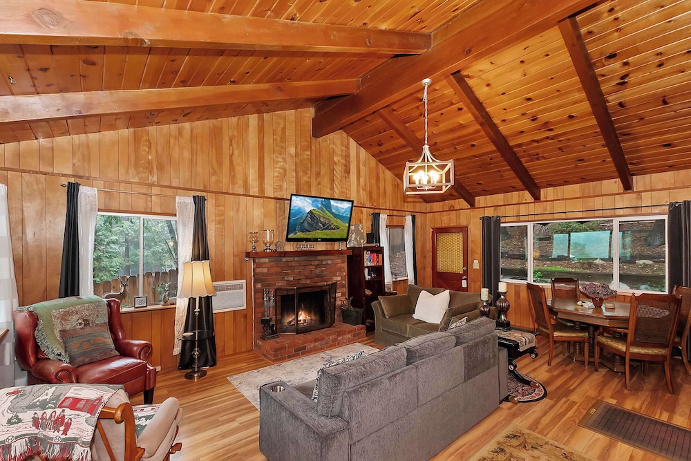 The Lazy Bear Cabin - For 6!