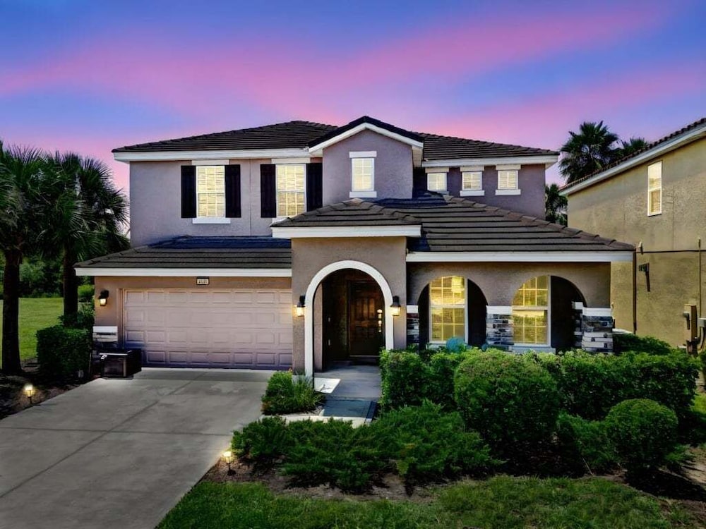 Spacious 5-Bedroom Resort Pool Home with Lake View 5 Villa