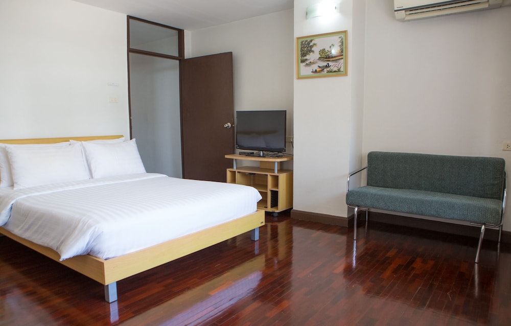 Le Vanvarothai Saladaeng Residence