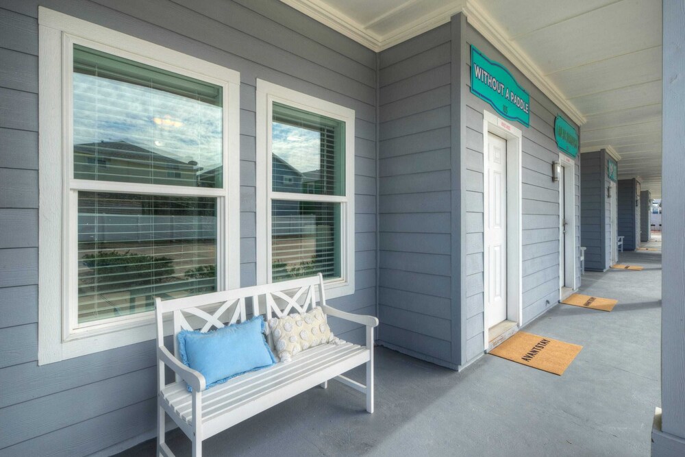 2 Coasta Bahia Condos Mins to the Beach + Pool & Golf Cart Zone