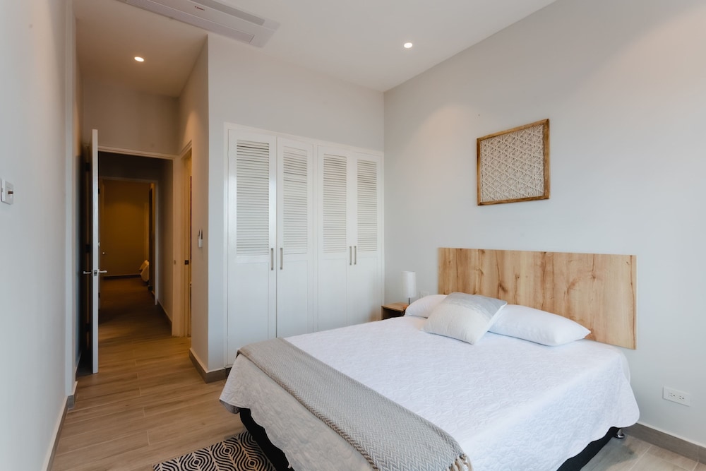 w Fabulous 2BR w Balcony in Panama