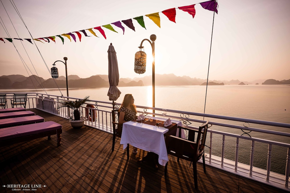 Heritage Line Violet cruise – Ha Long Bay & Lan Ha Bay