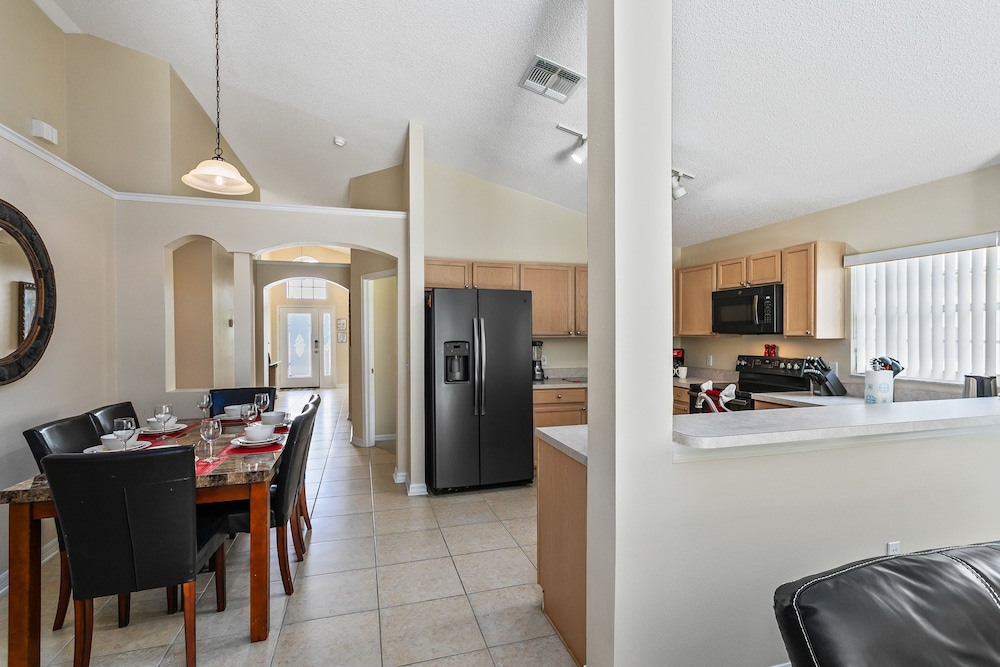 7BR Pool Home Emerald Island by SHV-8409