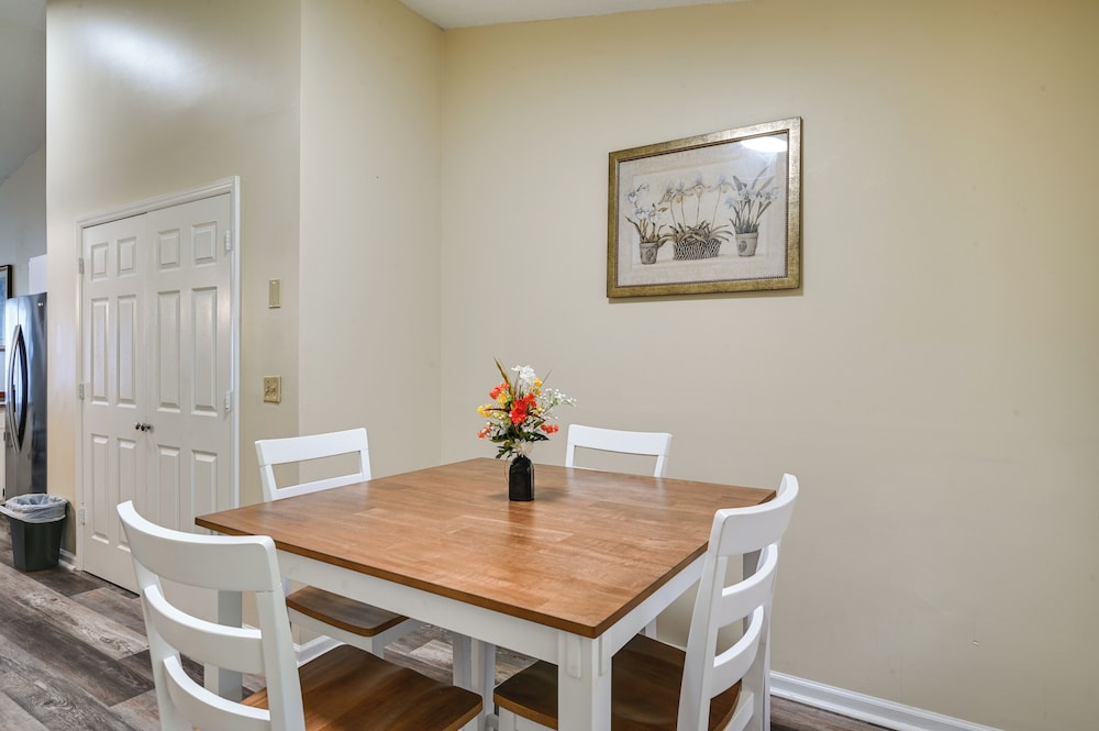 Easy ECU Access: Modern Home w/ Patio!