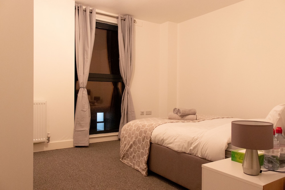 Livestay-1bed Apt With Private Balcony Heathrow view 2