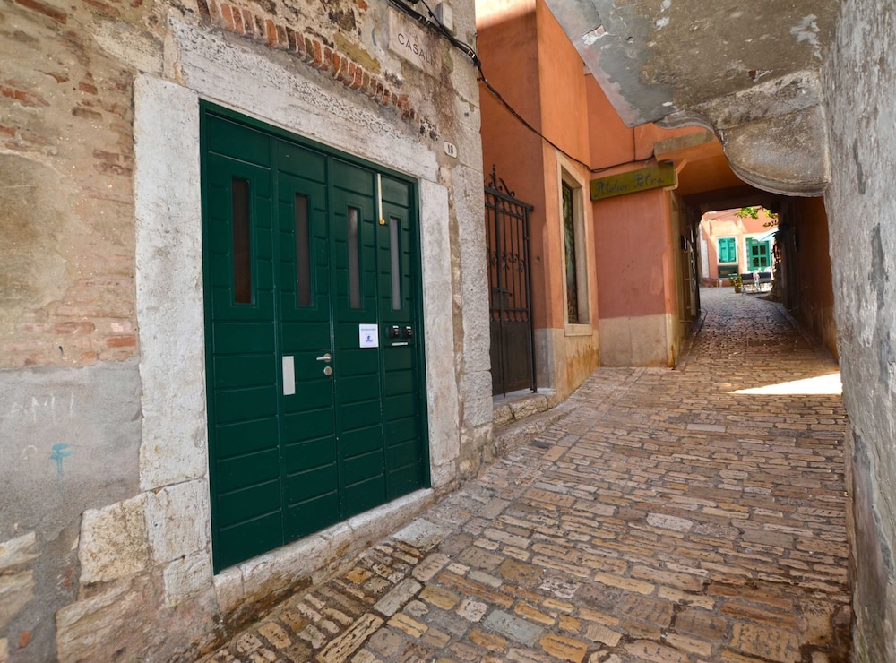 Modern and Cozy Rovinj Old Town Apartments