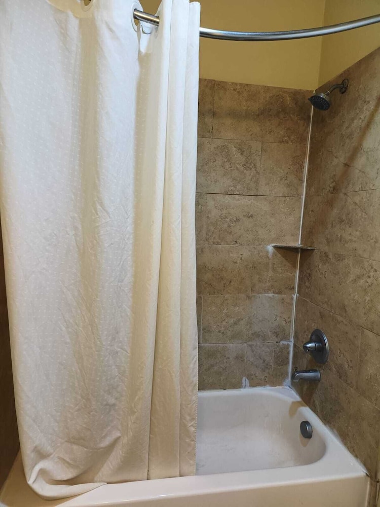 Westwood Inn Extended Stay by OYO Gonzales TX