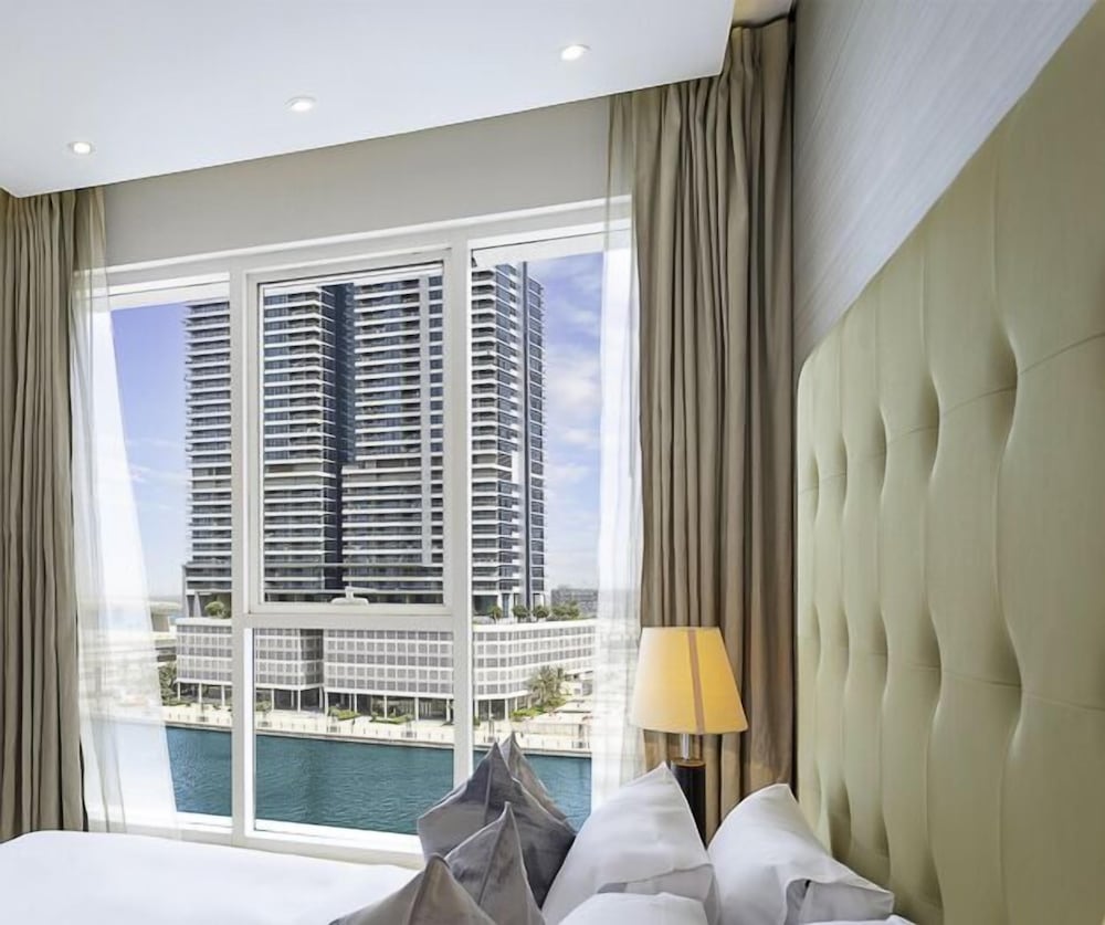 LUX The Voleo Canal View Suite