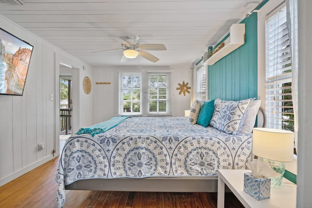 Marvelous Mermaid Beach Bungalow Dog-friendly