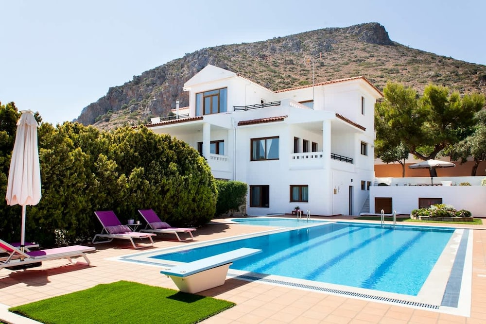 Artemis Spacious Luxury Villa With XL Private Pool