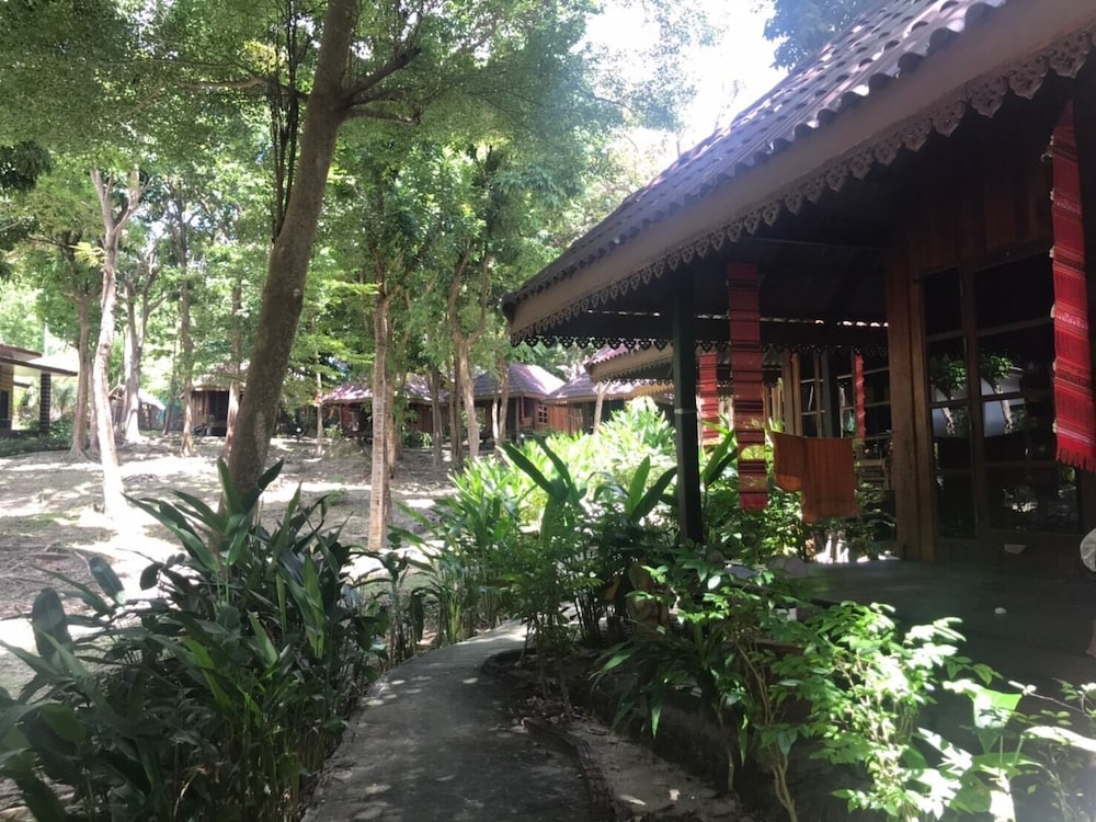 Lipe Sunset Forest Resort