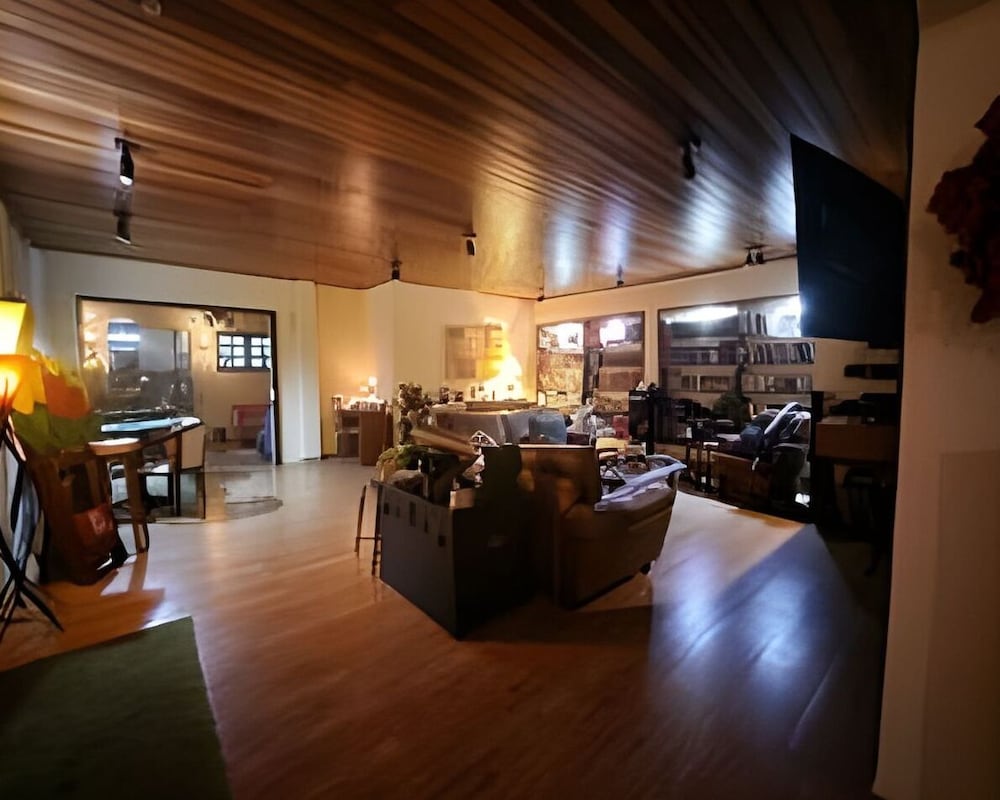THE WRITERS HOUSE