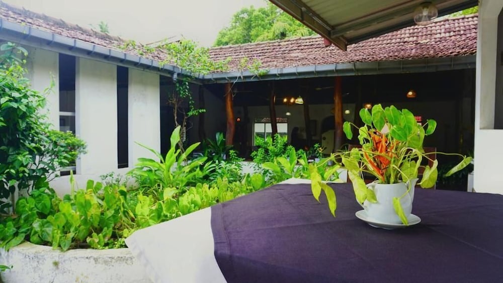 Habarana INN