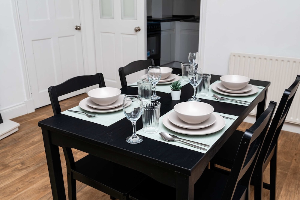 Spacious 3 BED House With Parking, photo 19