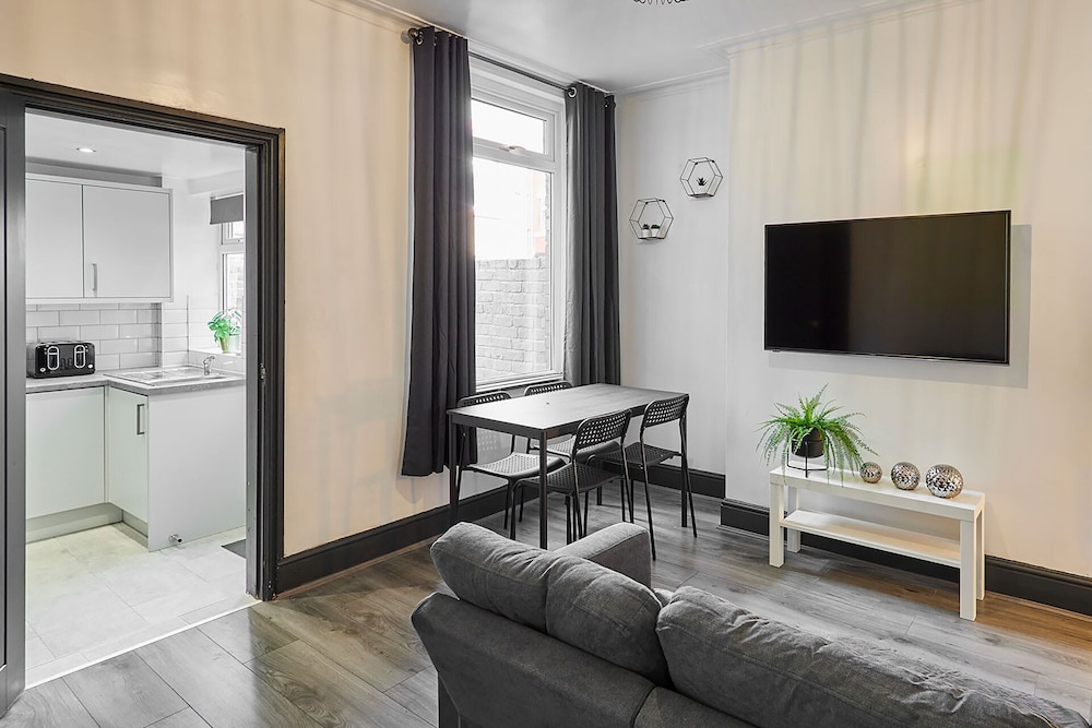Host Stay Rathbone Road view 2