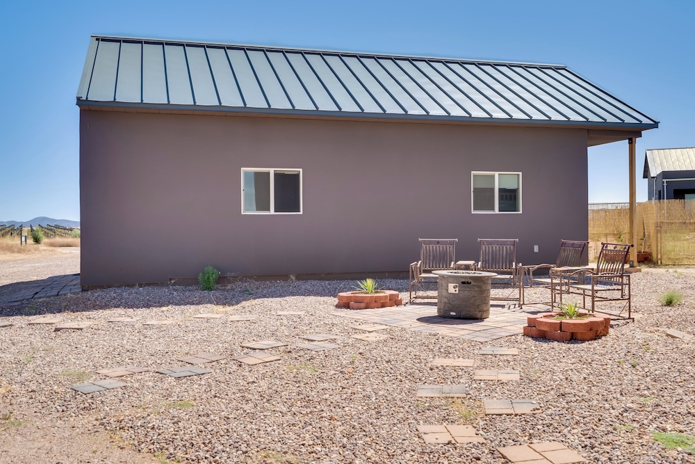Walk to Wineries: Elgin Wine Country Retreat!
