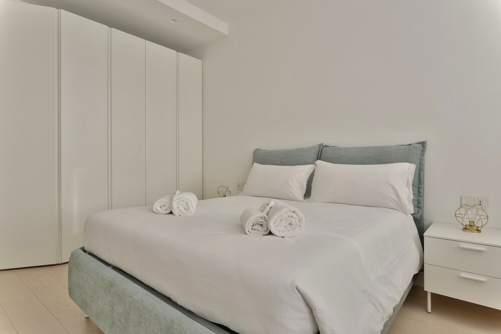 Elegant 2-bed apt in the Centre of Milan