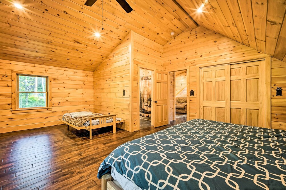 Londonderry Chalet w/ Deck, Fire Pit & Views! view 3