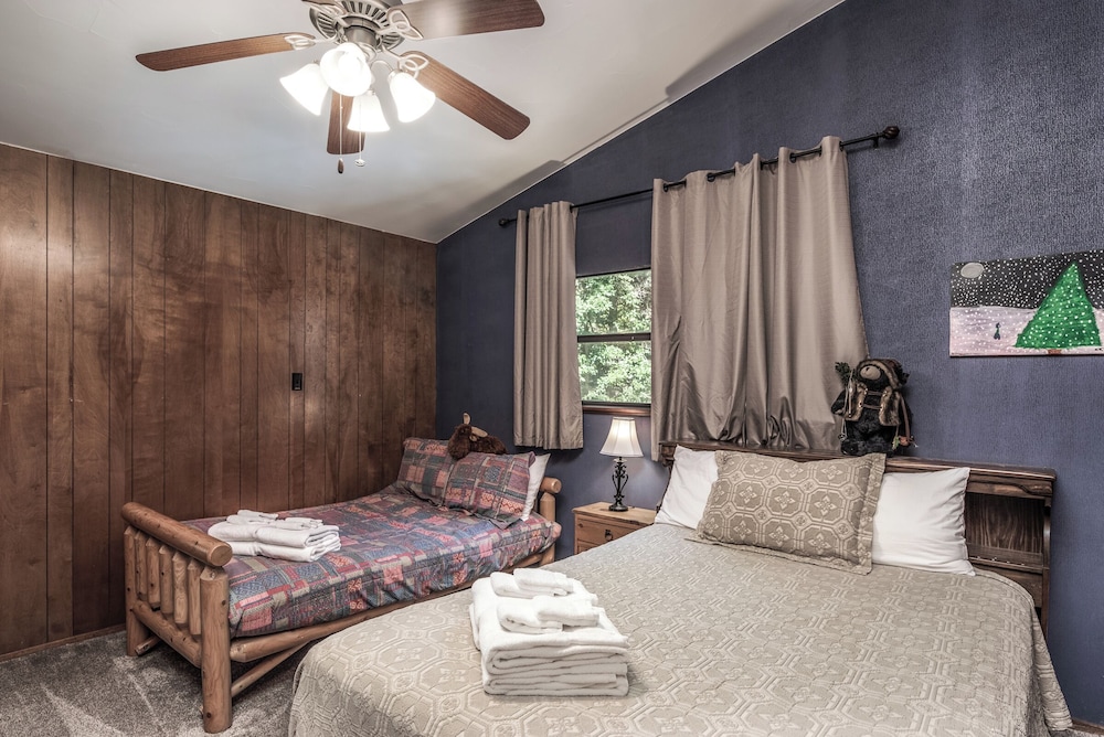 Tis Holiday Haus by Ruidoso Vacation Rentals