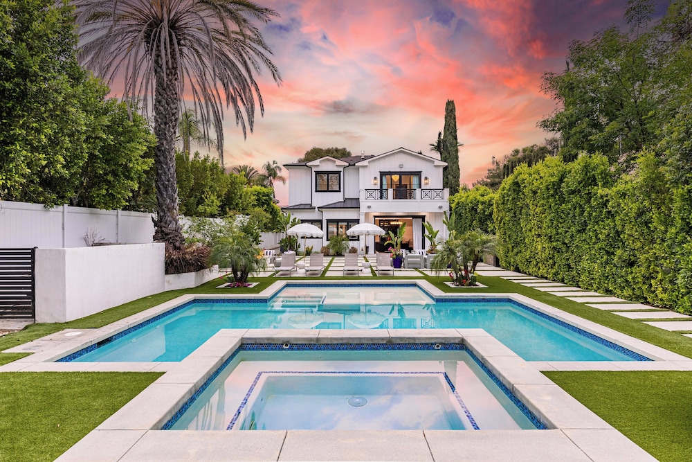 Otis Ave - Modern Farmhouse Retreat w/ Pool, Spa & Luxe Interiors