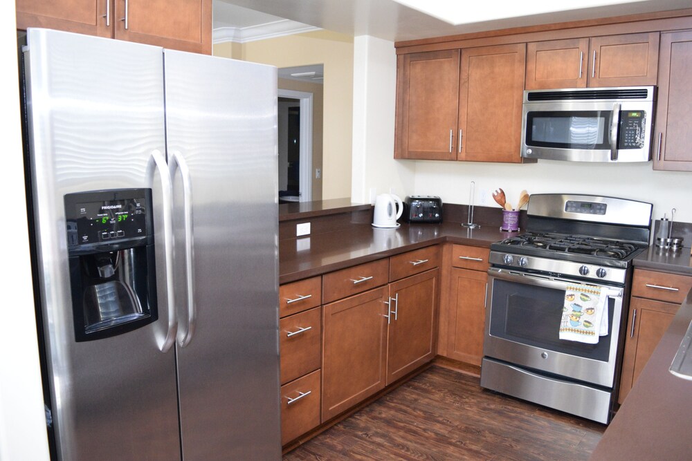 2 Bed 2 Bath in Studio City