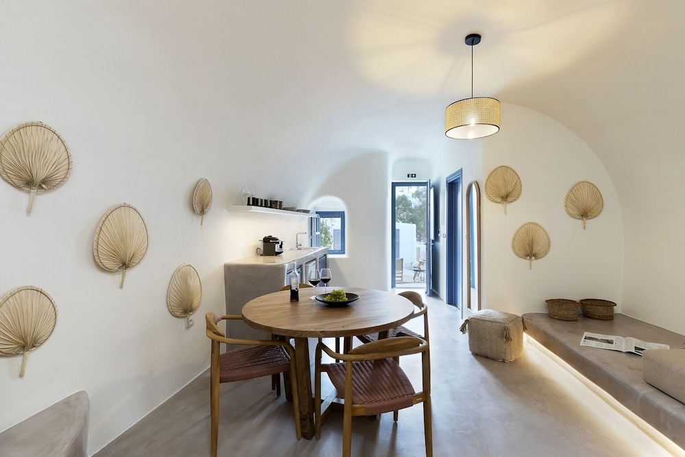 Acave Santorini Suites view 5
