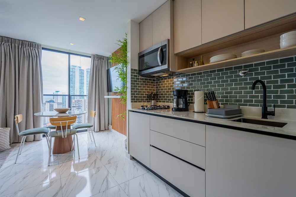 w Majestic 1BR w Beautiful View in Calle 50