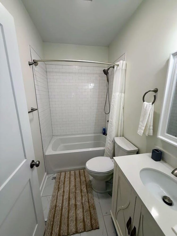 Newly Renovated 2 Bedroom - B