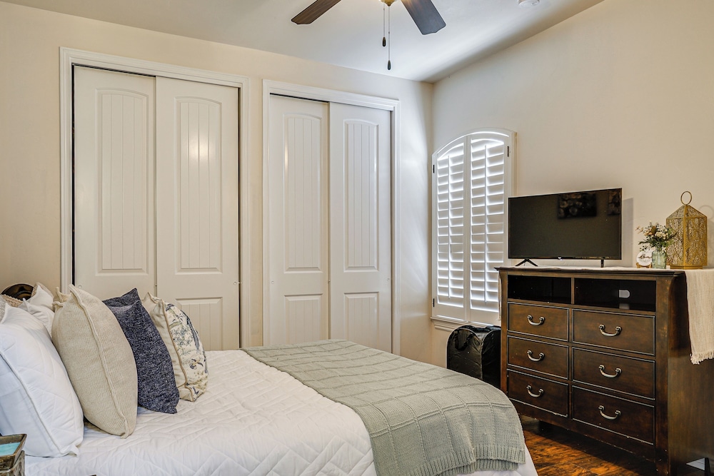Family-friendly El Paso Home: Hike, Shop & Explore