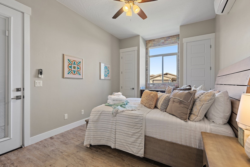 Hurricane Falls Pool, Hot Tub Plus Dog Friendly! 4 Bedroom Home
