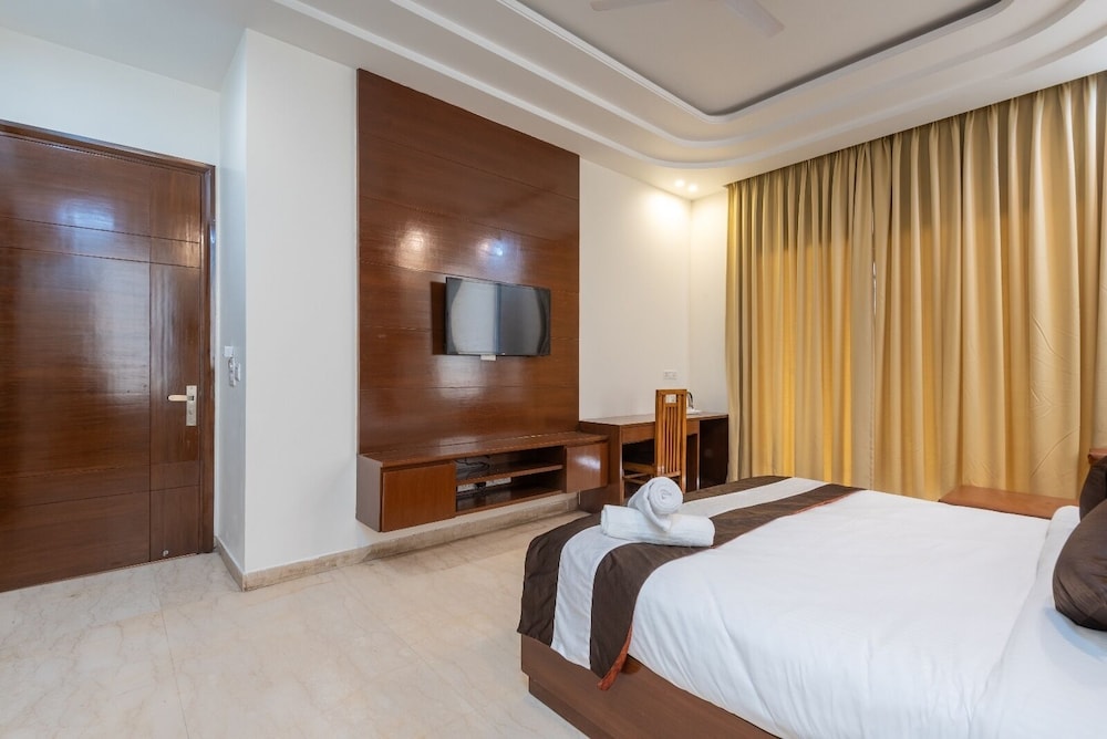 Saavi Hotel Sector- 46