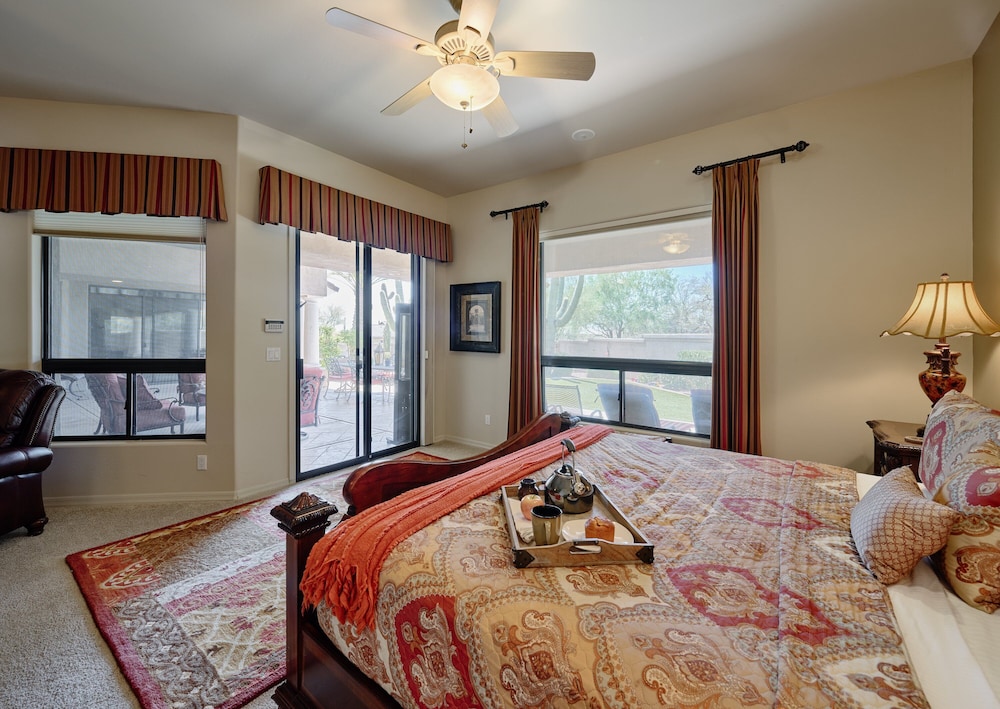 Valley View Villa - Private Pool - Hidden Bedroom