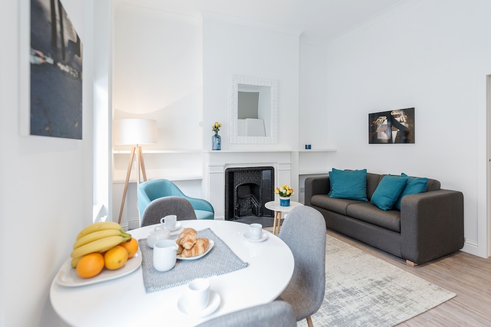 Soho Apartments by BaseToGo