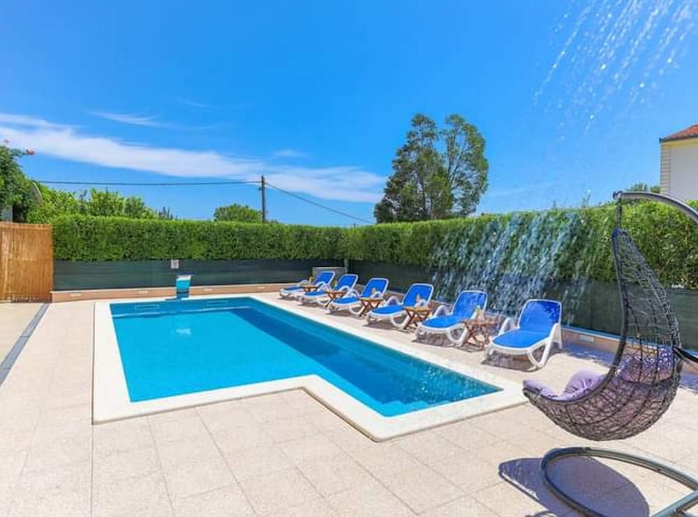 Kastel Luksic Scenic Villa With Pool