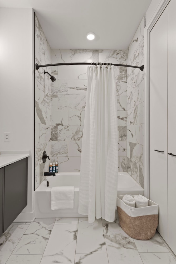 Fulton Market Penthouse 4BR Family Fun Views