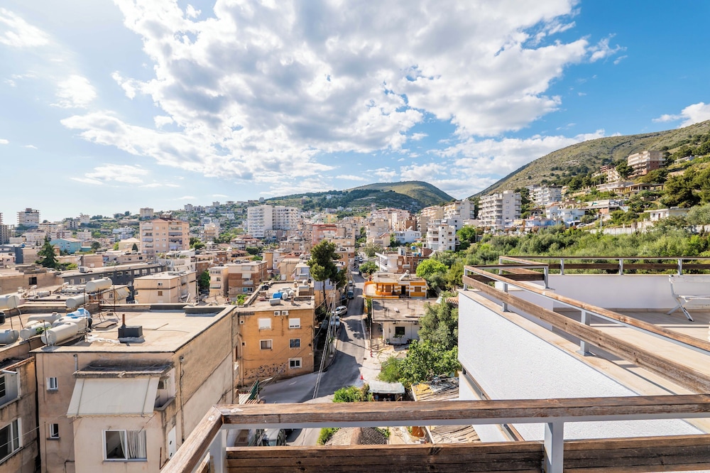 Lazy Roo Hostel Saranda