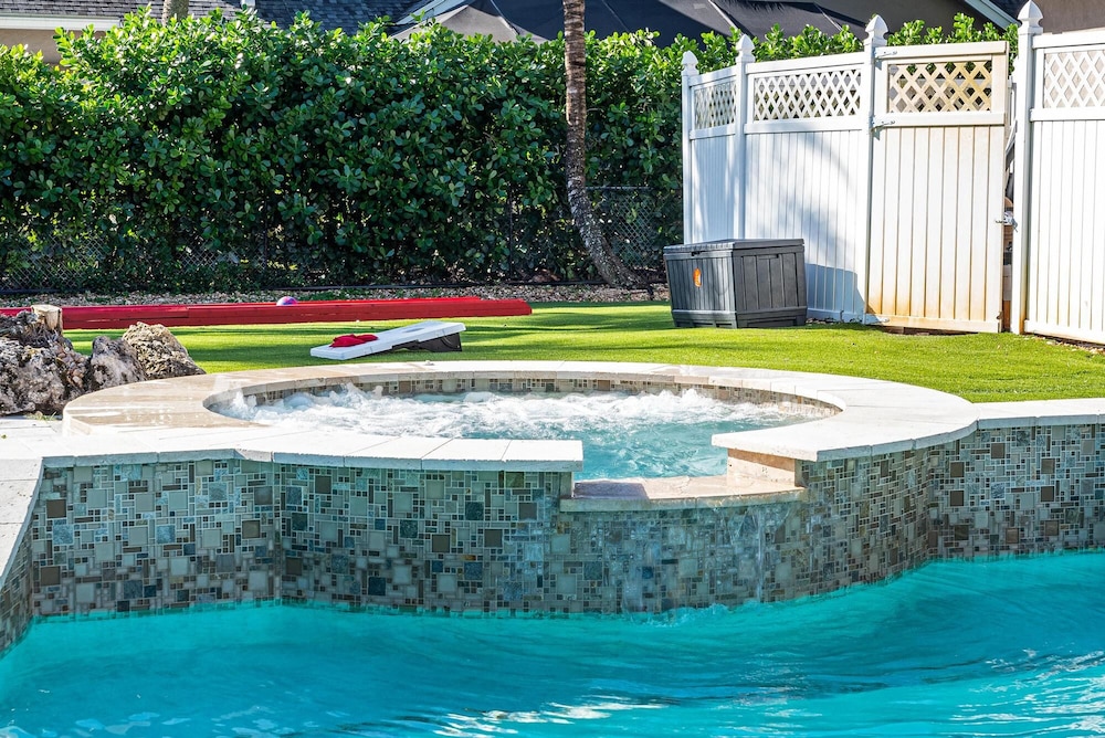 Luxurious 6-Bedroom Villa with Pool & Games