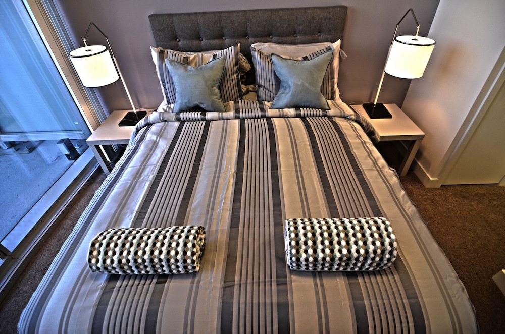 Toronto Escape - Onyx Suite - Image 3