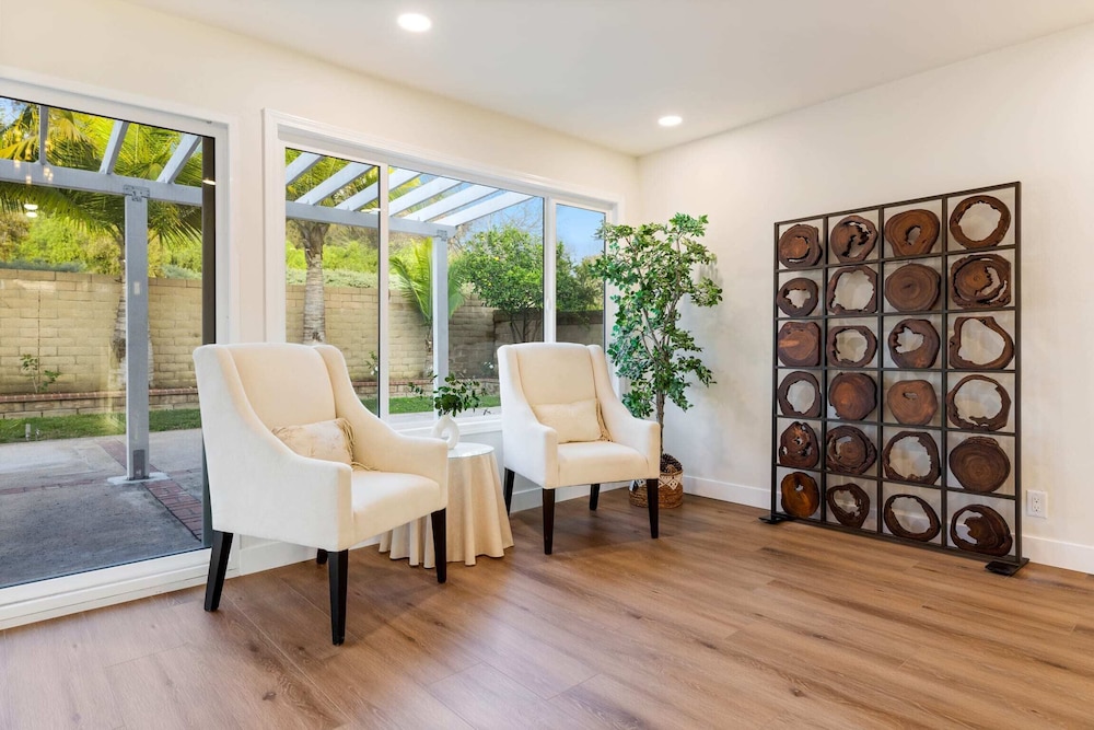 @ Marbella Lane - Cozy Gem Near Nature Trails