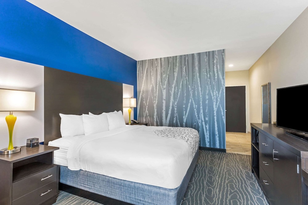 La Quinta Inn & Suites by Wyndham Odessa N. - Sienna Tower
