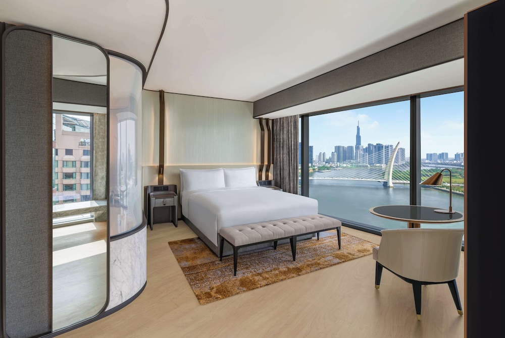 Hilton Saigon 18