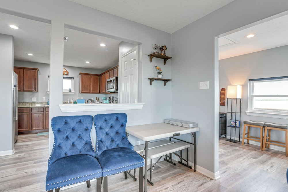 Private Home on Lagoon w/ Views in Hitchcock!