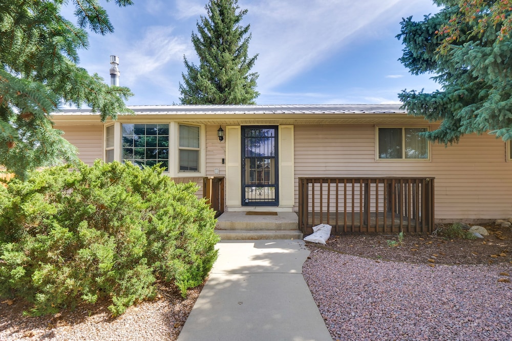 Private Yard, Walk to River: Buena Vista Retreat!